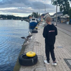 Bluza dziecięca z haftem wozu strażackiego